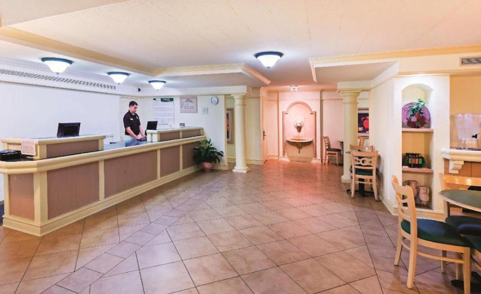 Rodeway Inn College Station Ngoại thất bức ảnh