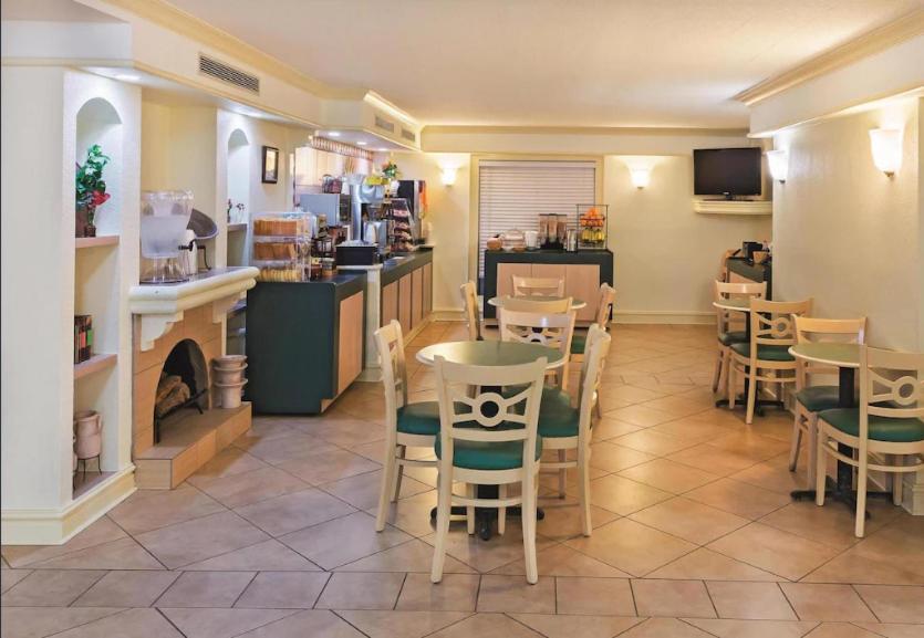 Rodeway Inn College Station Ngoại thất bức ảnh
