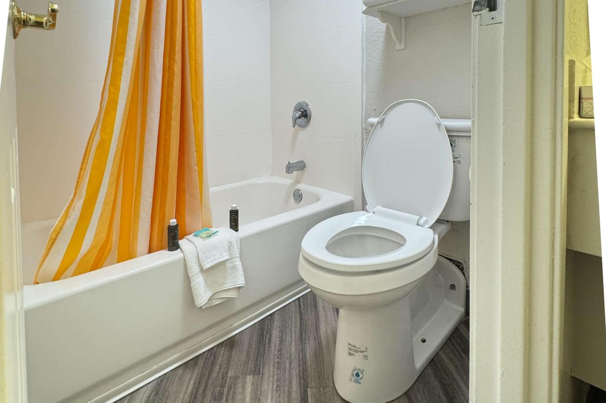 Rodeway Inn College Station Ngoại thất bức ảnh